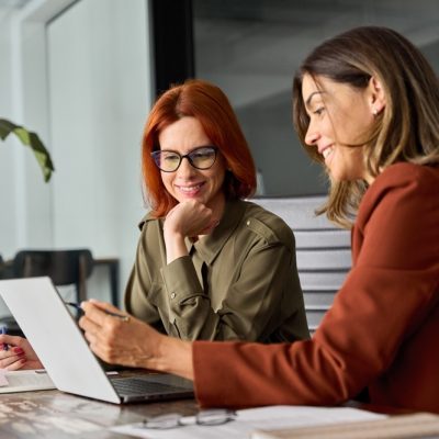 Market research consultant guiding a client's research project